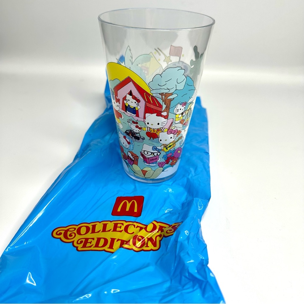 McDonald’s Collector’s Edition Cup – Hello Kitty/Snoopy